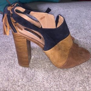 Halogen tie-color heel